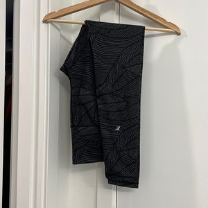 GLYDER - LEAF PATTERN LEGGINGS - SIZE S